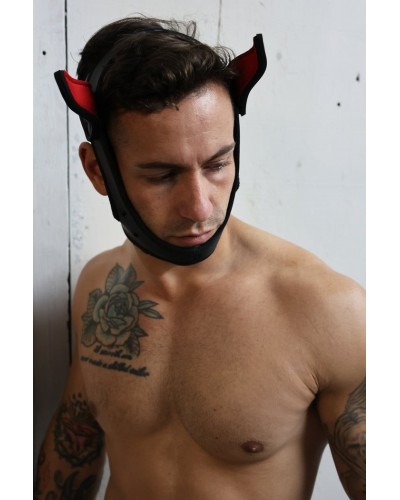 Masque Poundtown Pup Breedwell Noir-Rouge disponible sur Pop and Fun