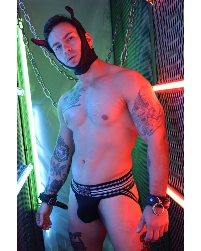 Masque Poundtown Pup Breedwell Noir-Rouge disponible sur Pop and Fun