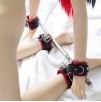 Barre de maintien avec menottes disponible sur Pop and Fun